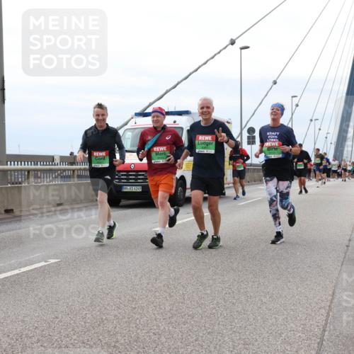 03.10.2025 - Köhlbrandbrückenlauf Lena Gebhardt http://msf.ph/oto/9203509 03.10.2025 15:53:18 Position 2 9472, 4249, 8381, 9155 meine-sportfotos.de