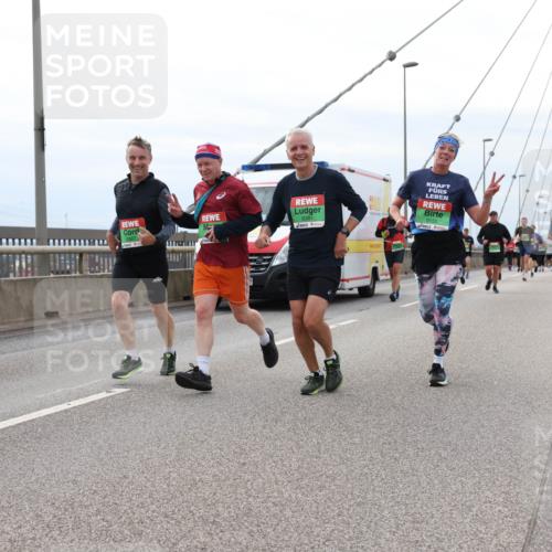 03.10.2025 - Köhlbrandbrückenlauf Lena Gebhardt http://msf.ph/oto/9203510 03.10.2025 15:53:18 Position 2 8381, 9155 meine-sportfotos.de