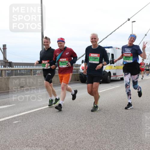 03.10.2025 - Köhlbrandbrückenlauf Lena Gebhardt http://msf.ph/oto/9203512 03.10.2025 15:53:19 Position 2 9472, 8654, 8381, 9155 meine-sportfotos.de