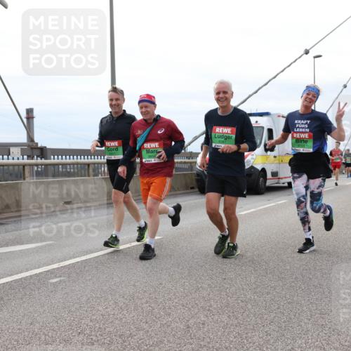03.10.2025 - Köhlbrandbrückenlauf Lena Gebhardt http://msf.ph/oto/9203513 03.10.2025 15:53:19 Position 2 9472, 8381, 8654, 9155 meine-sportfotos.de