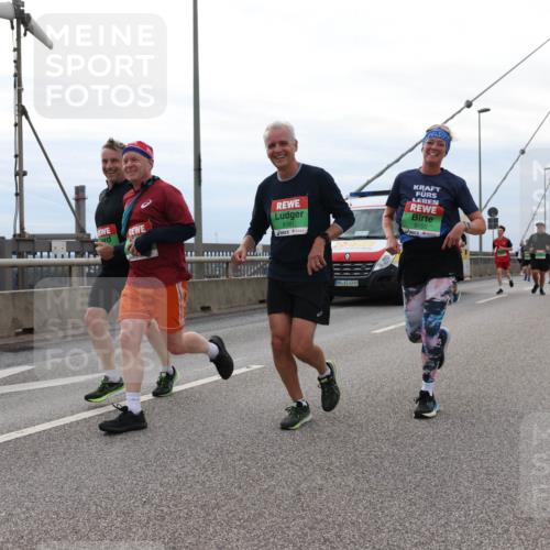 03.10.2025 - Köhlbrandbrückenlauf Lena Gebhardt http://msf.ph/oto/9203515 03.10.2025 15:53:19 Position 2 8381, 4249, 9155 meine-sportfotos.de