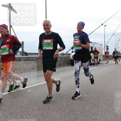 03.10.2025 - Köhlbrandbrückenlauf Lena Gebhardt http://msf.ph/oto/9203517 03.10.2025 15:53:19 Position 2 8654, 8381, 9155 meine-sportfotos.de
