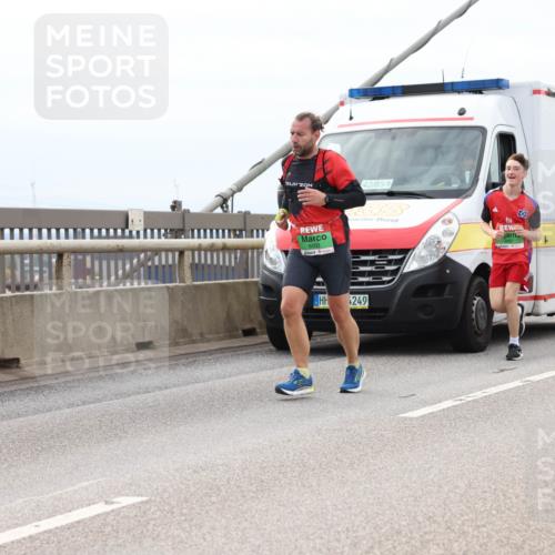 03.10.2025 - Köhlbrandbrückenlauf Lena Gebhardt http://msf.ph/oto/9203521 03.10.2025 15:53:21 Position 2 42, 85, 8003, 4249 meine-sportfotos.de