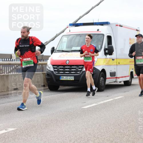 03.10.2025 - Köhlbrandbrückenlauf Lena Gebhardt http://msf.ph/oto/9203522 03.10.2025 15:53:21 Position 2 8003, 42, 85, 4, 8497, 7483, 4249 meine-sportfotos.de