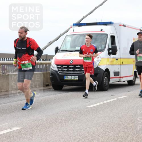 03.10.2025 - Köhlbrandbrückenlauf Lena Gebhardt http://msf.ph/oto/9203524 03.10.2025 15:53:22 Position 2 91, 8003, 42, 8, 8497, 4249, 7483 meine-sportfotos.de