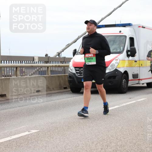03.10.2025 - Köhlbrandbrückenlauf Lena Gebhardt http://msf.ph/oto/9203528 03.10.2025 15:53:23 Position 2 8437, 7483 meine-sportfotos.de