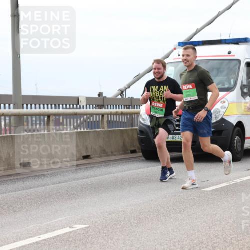 03.10.2025 - Köhlbrandbrückenlauf Lena Gebhardt http://msf.ph/oto/9203533 03.10.2025 15:53:25 Position 2 91, 9722, 42, 7377 meine-sportfotos.de