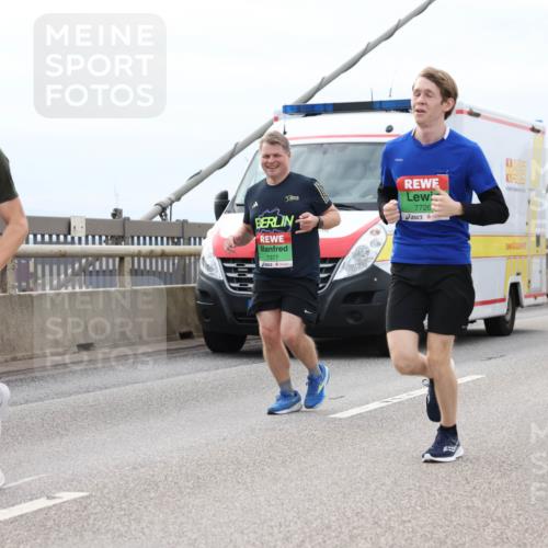 03.10.2025 - Köhlbrandbrückenlauf Lena Gebhardt http://msf.ph/oto/9203537 03.10.2025 15:53:27 Position 2 7987, 9722, 7377, 7726, 18 meine-sportfotos.de