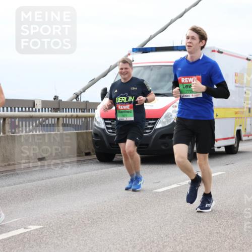 03.10.2025 - Köhlbrandbrückenlauf Lena Gebhardt http://msf.ph/oto/9203538 03.10.2025 15:53:27 Position 2 987, 9722, 7377, 7726, 18 meine-sportfotos.de