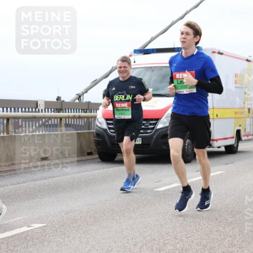 03.10.2025 - Köhlbrandbrückenlauf Lena Gebhardt http://msf.ph/oto/9203539 03.10.2025 15:53:27 Position 2 9722, 50, 7377, 49, 7726, 18 meine-sportfotos.de