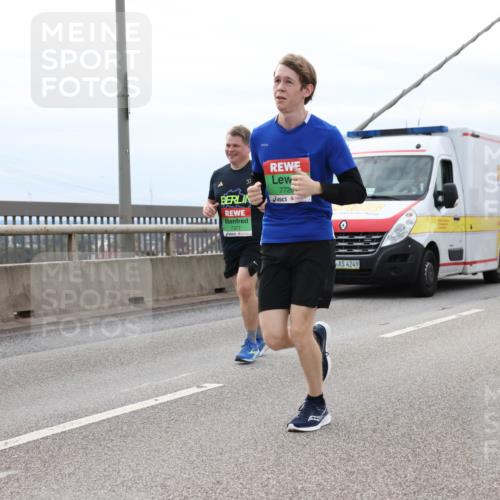 03.10.2025 - Köhlbrandbrückenlauf Lena Gebhardt http://msf.ph/oto/9203543 03.10.2025 15:53:27 Position 2 7377, 7726, 4249 meine-sportfotos.de