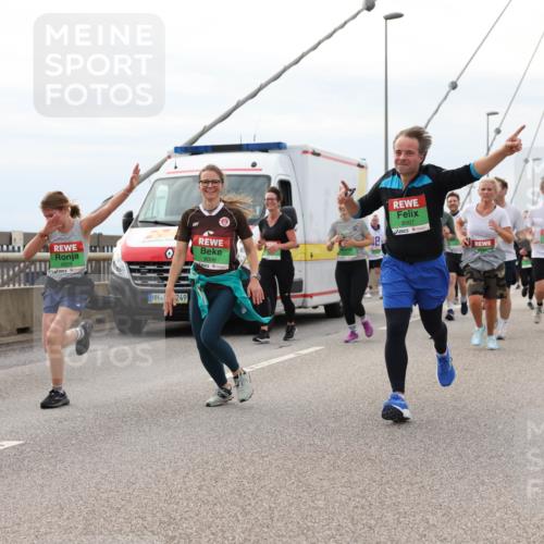 03.10.2025 - Köhlbrandbrückenlauf Lena Gebhardt http://msf.ph/oto/9203547 03.10.2025 15:53:29 Position 2 8008, 249, 8007, 18, 8006 meine-sportfotos.de