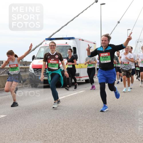 03.10.2025 - Köhlbrandbrückenlauf Lena Gebhardt http://msf.ph/oto/9203548 03.10.2025 15:53:29 Position 2 8008, 8007, 8006 meine-sportfotos.de