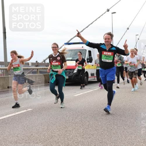 03.10.2025 - Köhlbrandbrückenlauf Lena Gebhardt http://msf.ph/oto/9203549 03.10.2025 15:53:30 Position 2 8006, 249, 8007 meine-sportfotos.de