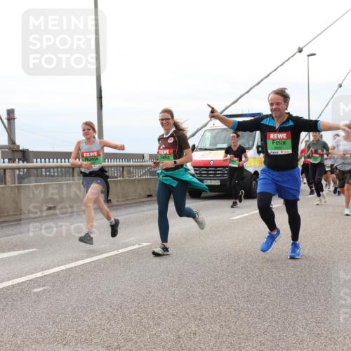 03.10.2025 - Köhlbrandbrückenlauf Lena Gebhardt http://msf.ph/oto/9203553 03.10.2025 15:53:30 Position 2 4249, 8007 meine-sportfotos.de