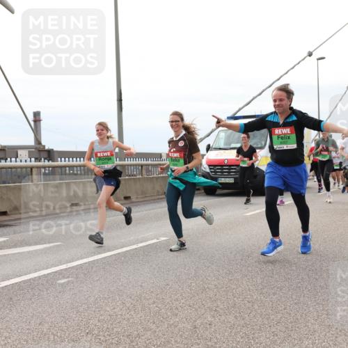 03.10.2025 - Köhlbrandbrückenlauf Lena Gebhardt http://msf.ph/oto/9203554 03.10.2025 15:53:30 Position 2 4249, 8007 meine-sportfotos.de
