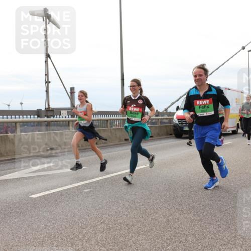 03.10.2025 - Köhlbrandbrückenlauf Lena Gebhardt http://msf.ph/oto/9203559 03.10.2025 15:53:30 Position 2 8007 meine-sportfotos.de