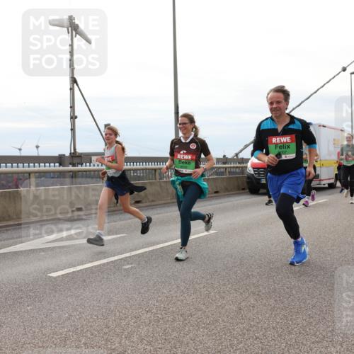 03.10.2025 - Köhlbrandbrückenlauf Lena Gebhardt http://msf.ph/oto/9203560 03.10.2025 15:53:30 Position 2 2007, 8006 meine-sportfotos.de