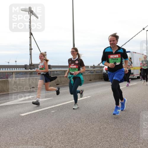 03.10.2025 - Köhlbrandbrückenlauf Lena Gebhardt http://msf.ph/oto/9203561 03.10.2025 15:53:30 Position 2 8007 meine-sportfotos.de