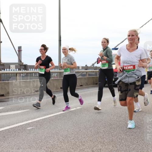 03.10.2025 - Köhlbrandbrückenlauf Lena Gebhardt http://msf.ph/oto/9203567 03.10.2025 15:53:32 Position 2 8795, 9039 meine-sportfotos.de