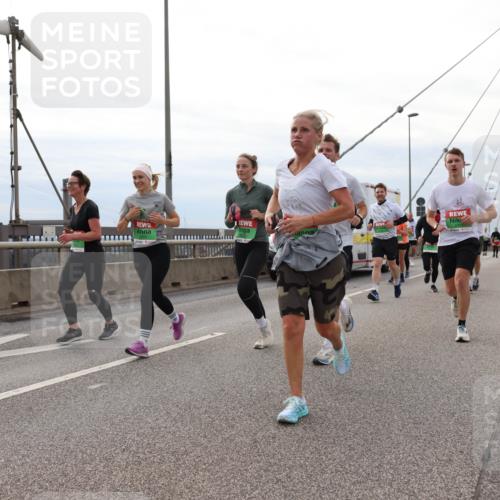 03.10.2025 - Köhlbrandbrückenlauf Lena Gebhardt http://msf.ph/oto/9203568 03.10.2025 15:53:32 Position 2  meine-sportfotos.de