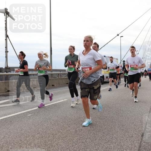 03.10.2025 - Köhlbrandbrückenlauf Lena Gebhardt http://msf.ph/oto/9203569 03.10.2025 15:53:32 Position 2 8 meine-sportfotos.de