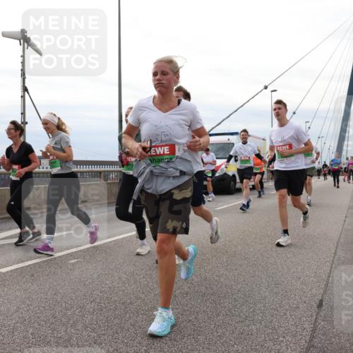 03.10.2025 - Köhlbrandbrückenlauf Lena Gebhardt http://msf.ph/oto/9203570 03.10.2025 15:53:33 Position 2  meine-sportfotos.de