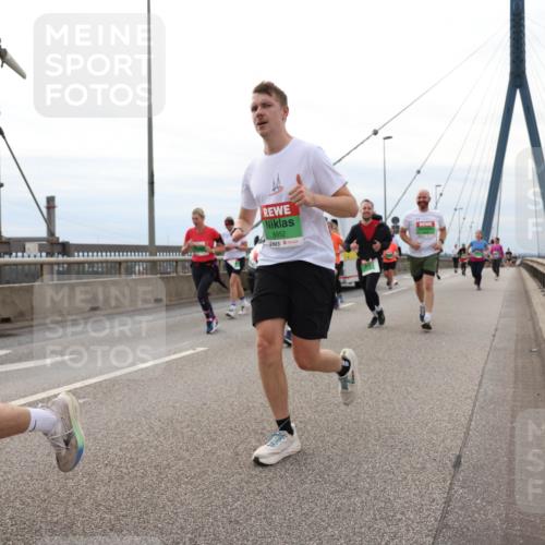 03.10.2025 - Köhlbrandbrückenlauf Lena Gebhardt http://msf.ph/oto/9203575 03.10.2025 15:53:33 Position 2 8952 meine-sportfotos.de