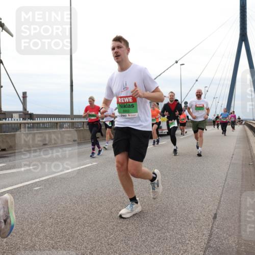 03.10.2025 - Köhlbrandbrückenlauf Lena Gebhardt http://msf.ph/oto/9203576 03.10.2025 15:53:33 Position 2 8952 meine-sportfotos.de