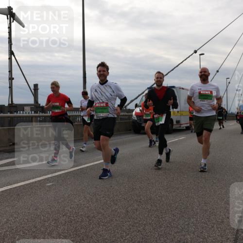 03.10.2025 - Köhlbrandbrückenlauf Lena Gebhardt http://msf.ph/oto/9203580 03.10.2025 15:53:34 Position 2 9133 meine-sportfotos.de