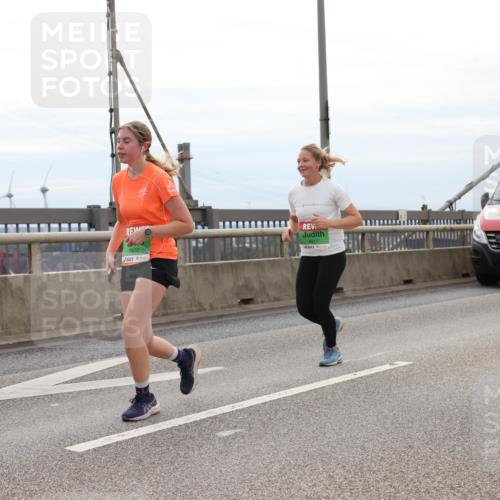 03.10.2025 - Köhlbrandbrückenlauf Lena Gebhardt http://msf.ph/oto/9203588 03.10.2025 15:53:36 Position 2  meine-sportfotos.de