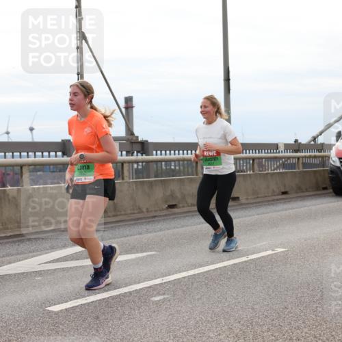 03.10.2025 - Köhlbrandbrückenlauf Lena Gebhardt http://msf.ph/oto/9203589 03.10.2025 15:53:36 Position 2 7930, 8017 meine-sportfotos.de