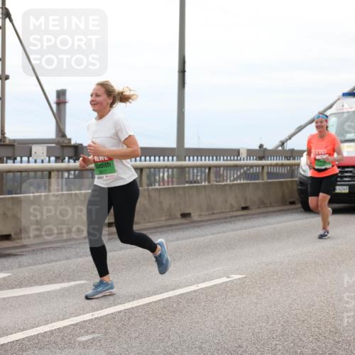 03.10.2025 - Köhlbrandbrückenlauf Lena Gebhardt http://msf.ph/oto/9203590 03.10.2025 15:53:36 Position 2 8017, 54249 meine-sportfotos.de