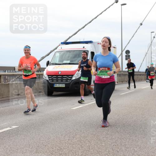 03.10.2025 - Köhlbrandbrückenlauf Lena Gebhardt http://msf.ph/oto/9203593 03.10.2025 15:53:37 Position 2 42, 859, 8092, 4249 meine-sportfotos.de