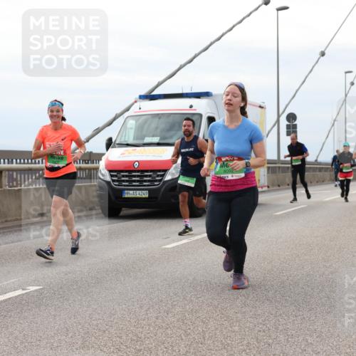 03.10.2025 - Köhlbrandbrückenlauf Lena Gebhardt http://msf.ph/oto/9203594 03.10.2025 15:53:37 Position 2 42, 85, 4249, 8092 meine-sportfotos.de