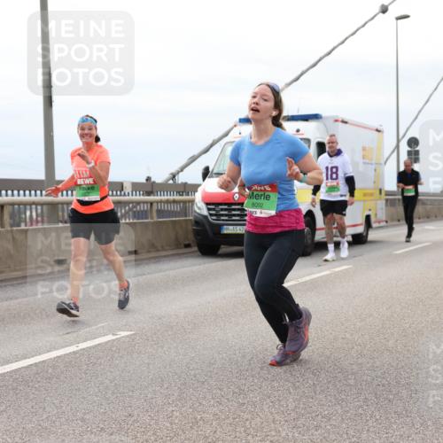 03.10.2025 - Köhlbrandbrückenlauf Lena Gebhardt http://msf.ph/oto/9203596 03.10.2025 15:53:37 Position 2 42, 8092, 18 meine-sportfotos.de