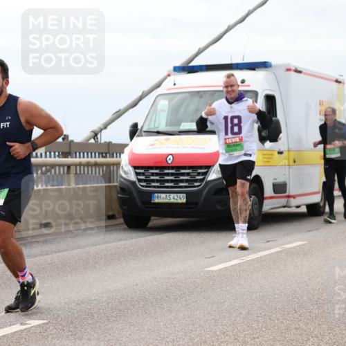 03.10.2025 - Köhlbrandbrückenlauf Lena Gebhardt http://msf.ph/oto/9203601 03.10.2025 15:53:38 Position 2 9426, 4249, 18 meine-sportfotos.de