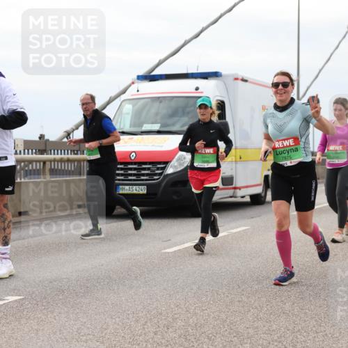 03.10.2025 - Köhlbrandbrückenlauf Lena Gebhardt http://msf.ph/oto/9203611 03.10.2025 15:53:41 Position 2 9179, 42, 854, 4249, 9699, 7875, 9190 meine-sportfotos.de