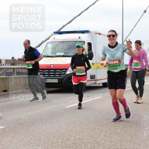 03.10.2025 - Köhlbrandbrückenlauf Lena Gebhardt http://msf.ph/oto/9203613 03.10.2025 15:53:41 Position 2 18, 9179, 42, 85, 9699, 4249, 7875, 9190 meine-sportfotos.de