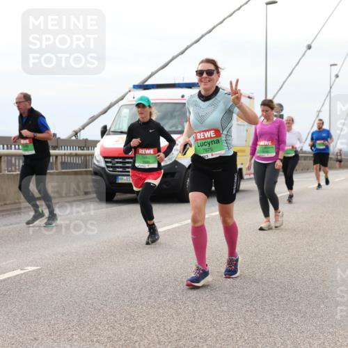 03.10.2025 - Köhlbrandbrückenlauf Lena Gebhardt http://msf.ph/oto/9203614 03.10.2025 15:53:41 Position 2 18, 9179, 9699, 7875 meine-sportfotos.de