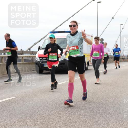 03.10.2025 - Köhlbrandbrückenlauf Lena Gebhardt http://msf.ph/oto/9203615 03.10.2025 15:53:41 Position 2 18, 9179, 9699, 7875 meine-sportfotos.de