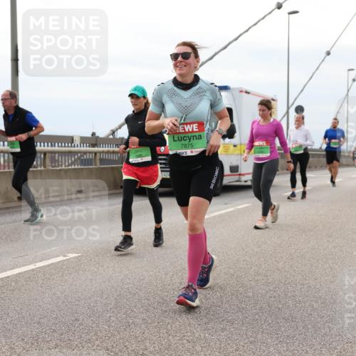 03.10.2025 - Köhlbrandbrückenlauf Lena Gebhardt http://msf.ph/oto/9203617 03.10.2025 15:53:42 Position 2 18, 9179, 7875, 424 meine-sportfotos.de