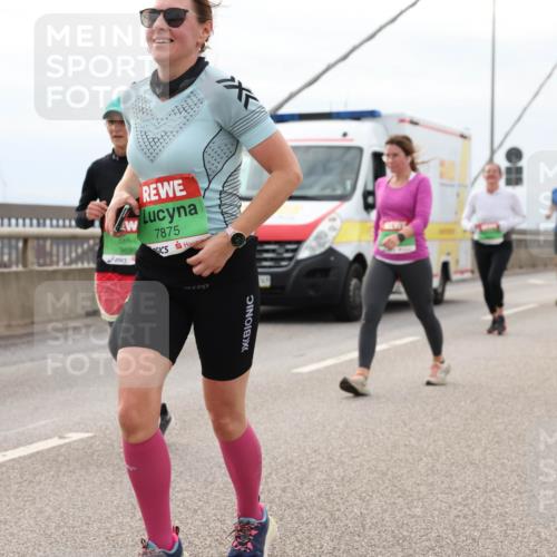 03.10.2025 - Köhlbrandbrückenlauf Lena Gebhardt http://msf.ph/oto/9203618 03.10.2025 15:53:42 Position 2 9699, 7875, 1444 meine-sportfotos.de