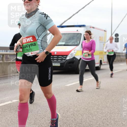 03.10.2025 - Köhlbrandbrückenlauf Lena Gebhardt http://msf.ph/oto/9203619 03.10.2025 15:53:42 Position 2 7875 meine-sportfotos.de