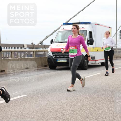 03.10.2025 - Köhlbrandbrückenlauf Lena Gebhardt http://msf.ph/oto/9203620 03.10.2025 15:53:43 Position 2 4249, 9190 meine-sportfotos.de