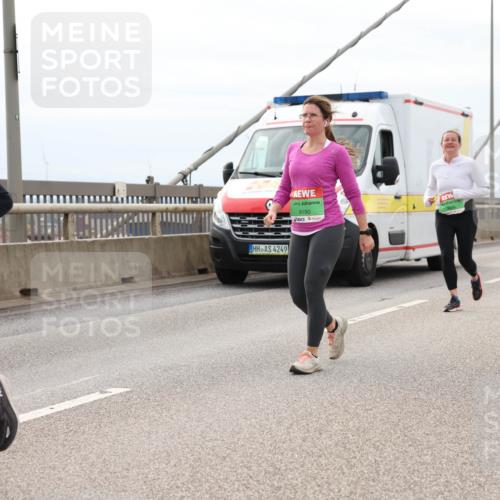 03.10.2025 - Köhlbrandbrückenlauf Lena Gebhardt http://msf.ph/oto/9203621 03.10.2025 15:53:43 Position 2 4249, 9190 meine-sportfotos.de