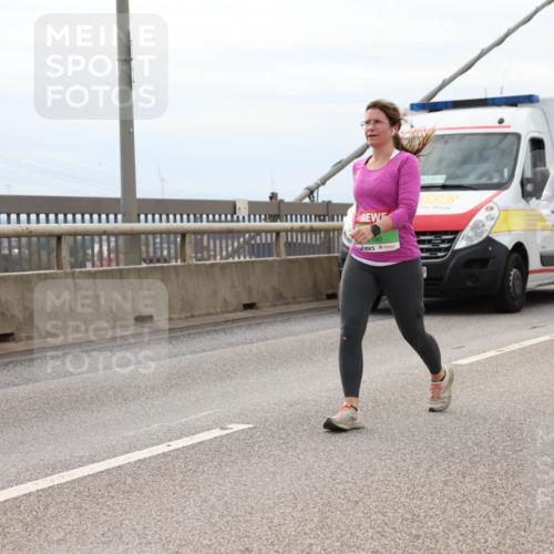 03.10.2025 - Köhlbrandbrückenlauf Lena Gebhardt http://msf.ph/oto/9203623 03.10.2025 15:53:43 Position 2 190, 42, 854 meine-sportfotos.de