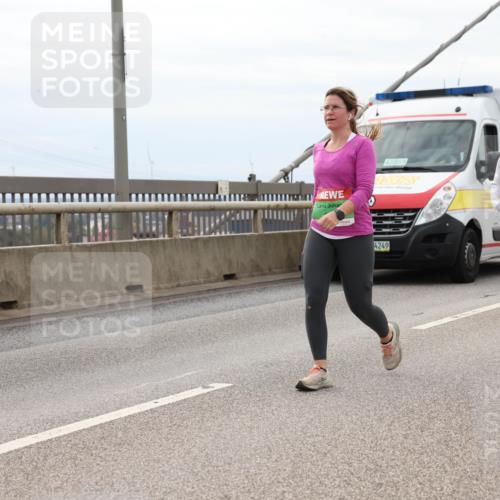 03.10.2025 - Köhlbrandbrückenlauf Lena Gebhardt http://msf.ph/oto/9203624 03.10.2025 15:53:43 Position 2 42, 85, 3, 4249 meine-sportfotos.de