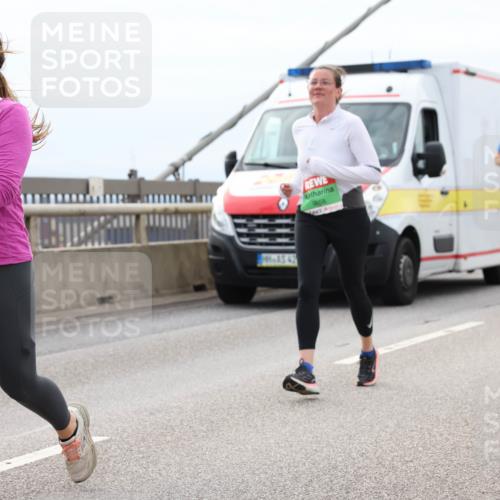 03.10.2025 - Köhlbrandbrückenlauf Lena Gebhardt http://msf.ph/oto/9203626 03.10.2025 15:53:44 Position 2 9190, 42, 9668 meine-sportfotos.de