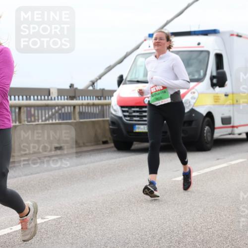 03.10.2025 - Köhlbrandbrückenlauf Lena Gebhardt http://msf.ph/oto/9203627 03.10.2025 15:53:44 Position 2 91, 9658 meine-sportfotos.de